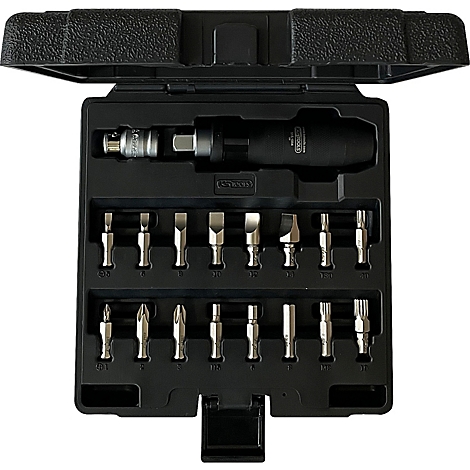 Werkzeugkoffer mit Schraubendreher und verschiedenen Aufsätzen.